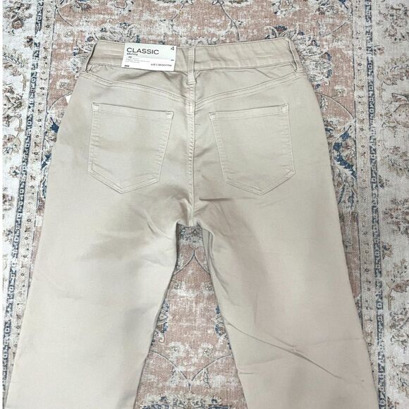 Liz Claiborne Classic Fit Straight Leg Cropped Khaki Pants Size 4 NWT - Picture 9 of 12
